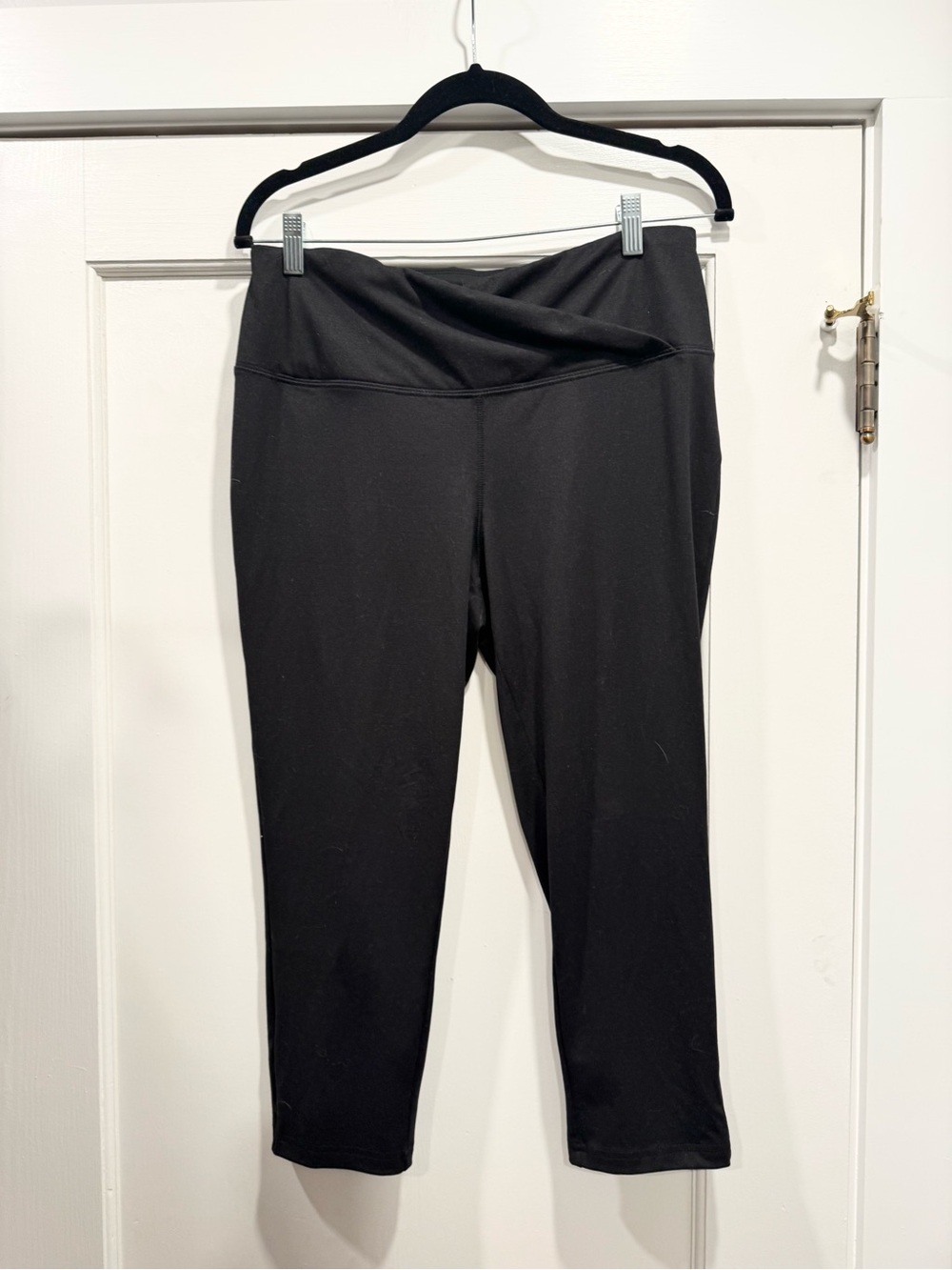Belle Kim Gravel High Waisted Sport Capri Crossover Waist Black Medium Athletic‎